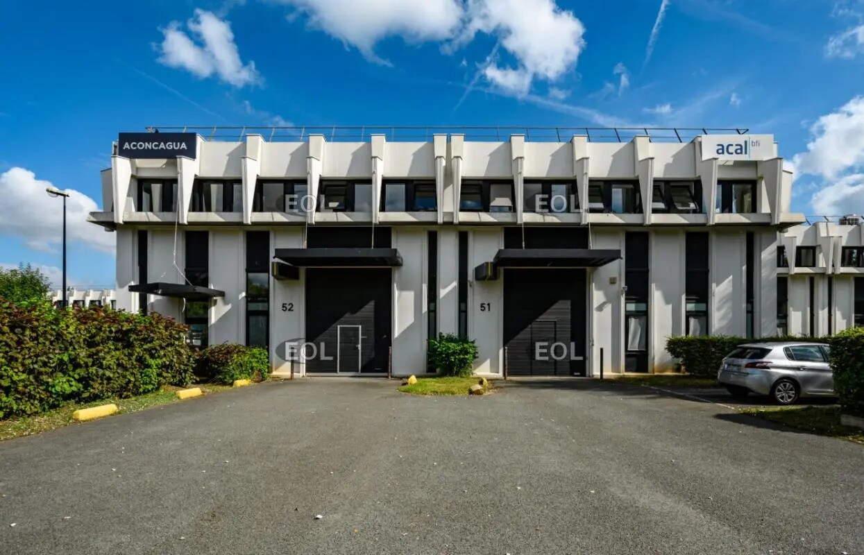 Local d’activités dans Évry-Courcouronnes à louer Photo de l’immeuble– Image 1 sur 10