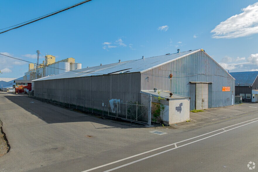 1107-1111 Gibson Rd, Woodland, CA à vendre - Photo de l’immeuble – Image 2 sur 9