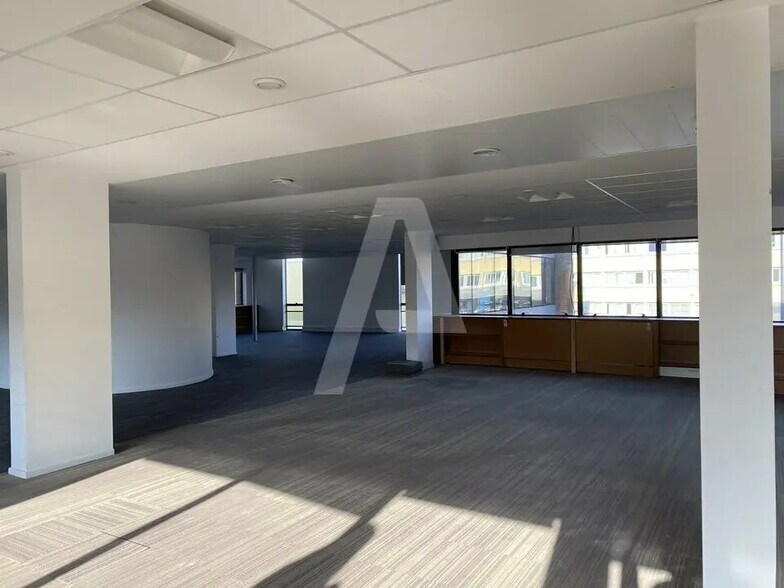 Bureau dans Ivry-sur-Seine à louer - Photo de l’immeuble – Image 3 sur 5