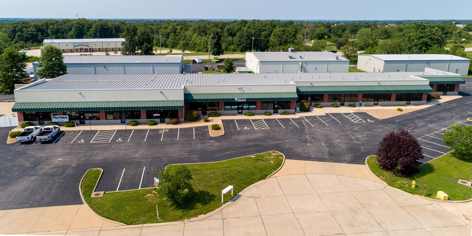 135 Hamilton Industrial Ct, Wentzville, MO à louer - Photo de l’immeuble – Image 2 sur 4