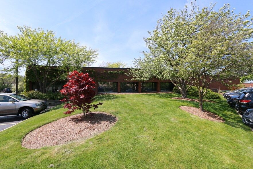 666 Dundee Rd, Northbrook, IL à louer - Photo de l’immeuble – Image 2 sur 19