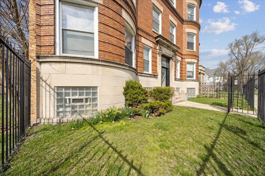 7252 S Yale Ave, Chicago, IL à vendre - Photo de l’immeuble – Image 3 sur 11