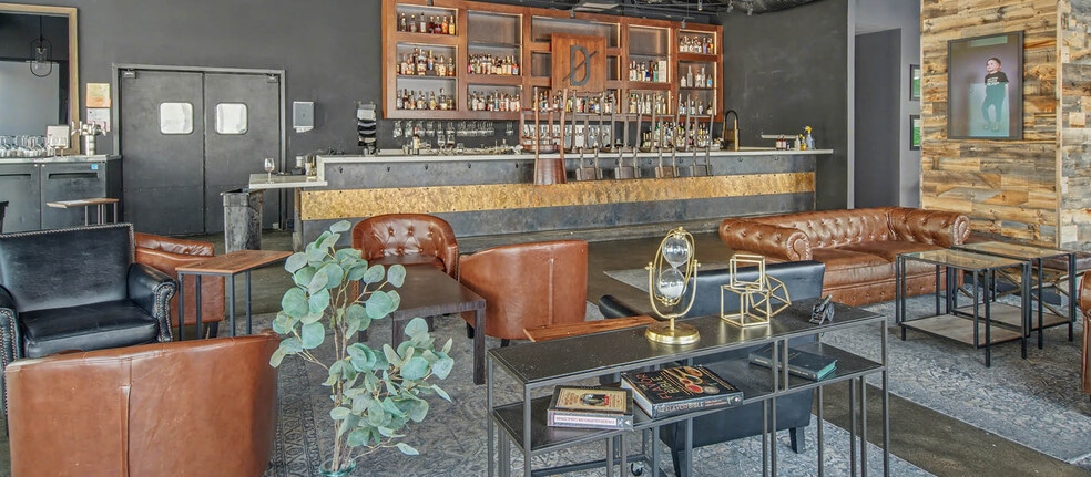 220 E 4th St, Santa Ana, CA à louer - Photo intérieure – Image 3 sur 5