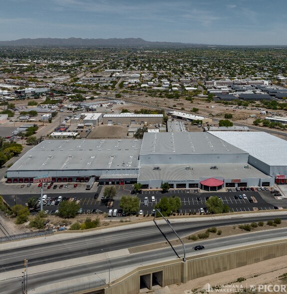 2020 W Prince Rd, Tucson, AZ à louer - Photo de l’immeuble – Image 2 sur 5