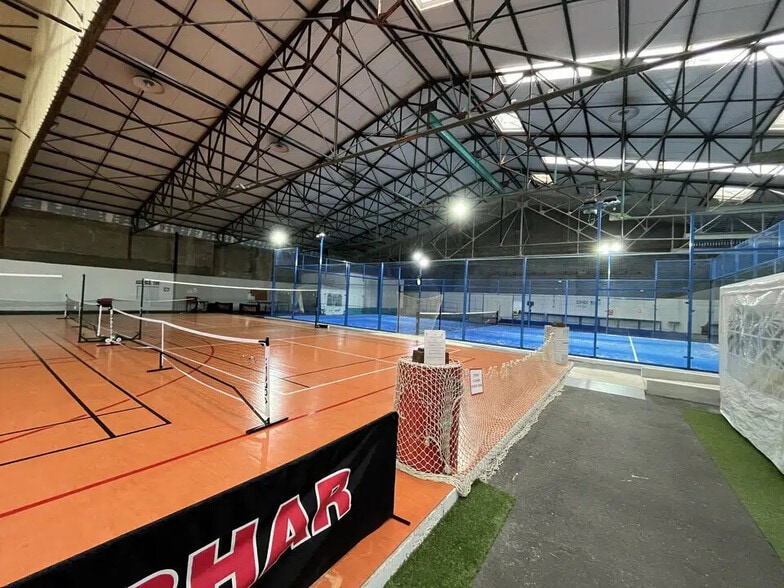 Local d’activités dans Châlons-en-Champagne à louer - Photo de l’immeuble – Image 3 sur 10
