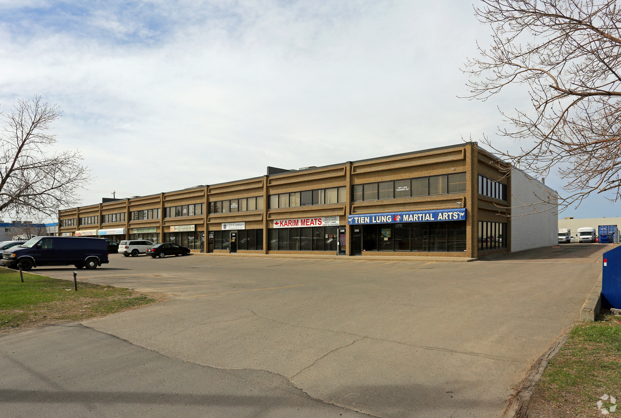 3304-3332 Parsons Rd NW, Edmonton, AB à louer Photo de l’immeuble– Image 1 sur 5