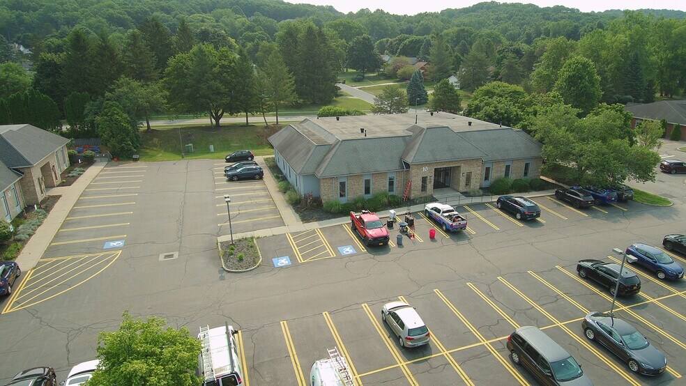 101 Sully's Trail, Pittsford, NY à louer - Photo de l’immeuble – Image 3 sur 4