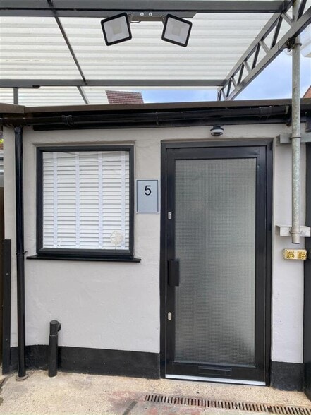 92A Forest Rd, Loughton à louer - Photo intérieure – Image 3 sur 5