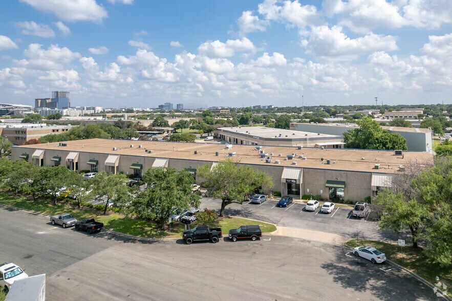 2010 Centimeter Cir, Austin, TX à louer - Photo de l’immeuble – Image 3 sur 5