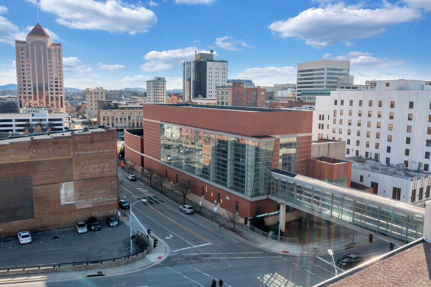 120 Salem Ave SW, Roanoke, VA à vendre - Photo de l’immeuble – Image 3 sur 11