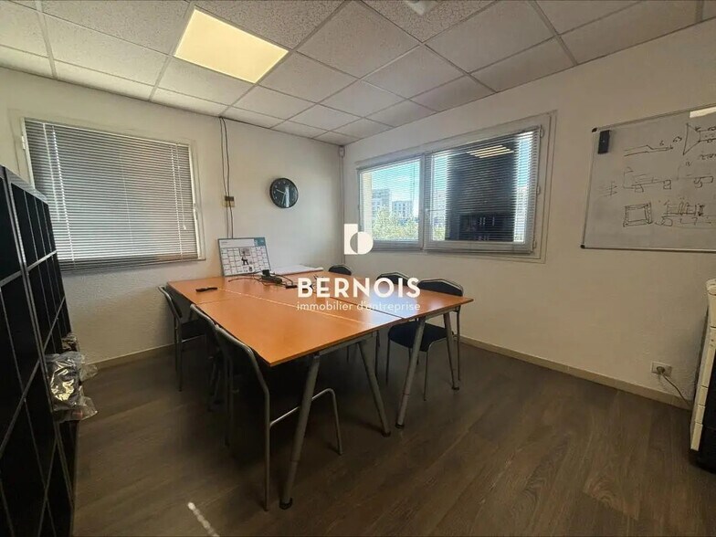 Bureau dans La Valette-du-Var à louer - Photo de l’immeuble – Image 3 sur 10