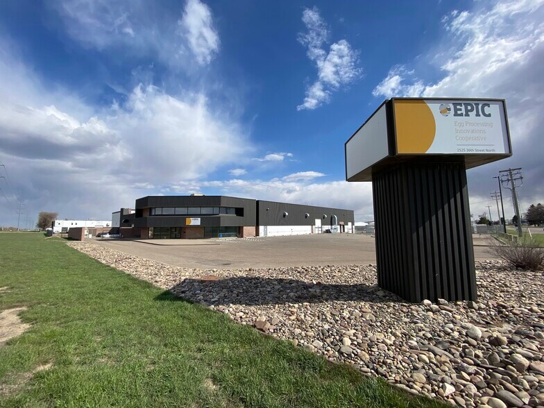 2525 36th St N, Lethbridge, AB à louer - Photo de l’immeuble – Image 2 sur 6