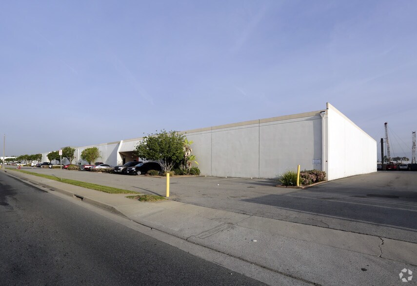 12345-12405 Telegraph Rd, Santa Fe Springs, CA à louer - Photo de l’immeuble – Image 3 sur 4