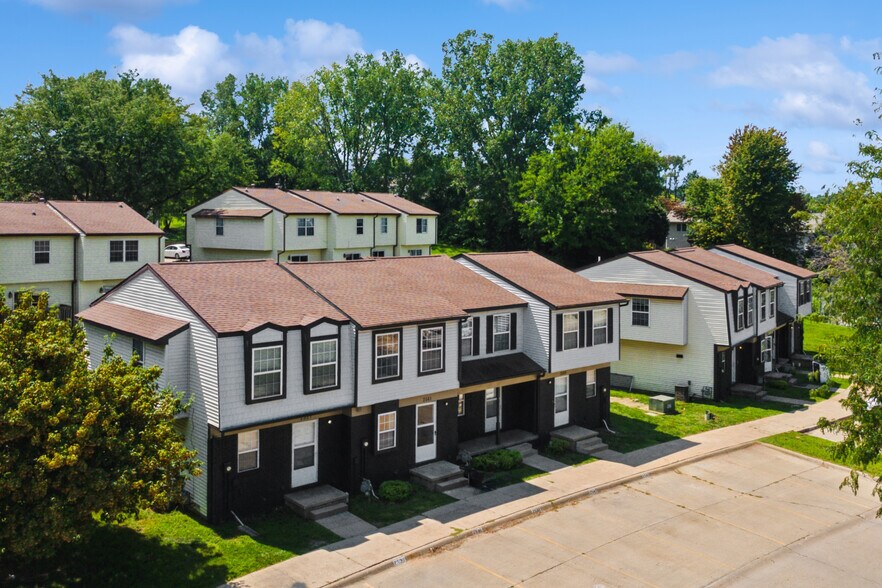 2517 Sylvan Glen Ct, Iowa City, IA à vendre - Photo de l’immeuble – Image 3 sur 15