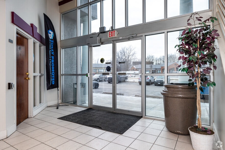 3737 S Elizabeth St, Independence, MO à louer - Hall d’entrée – Image 2 sur 9