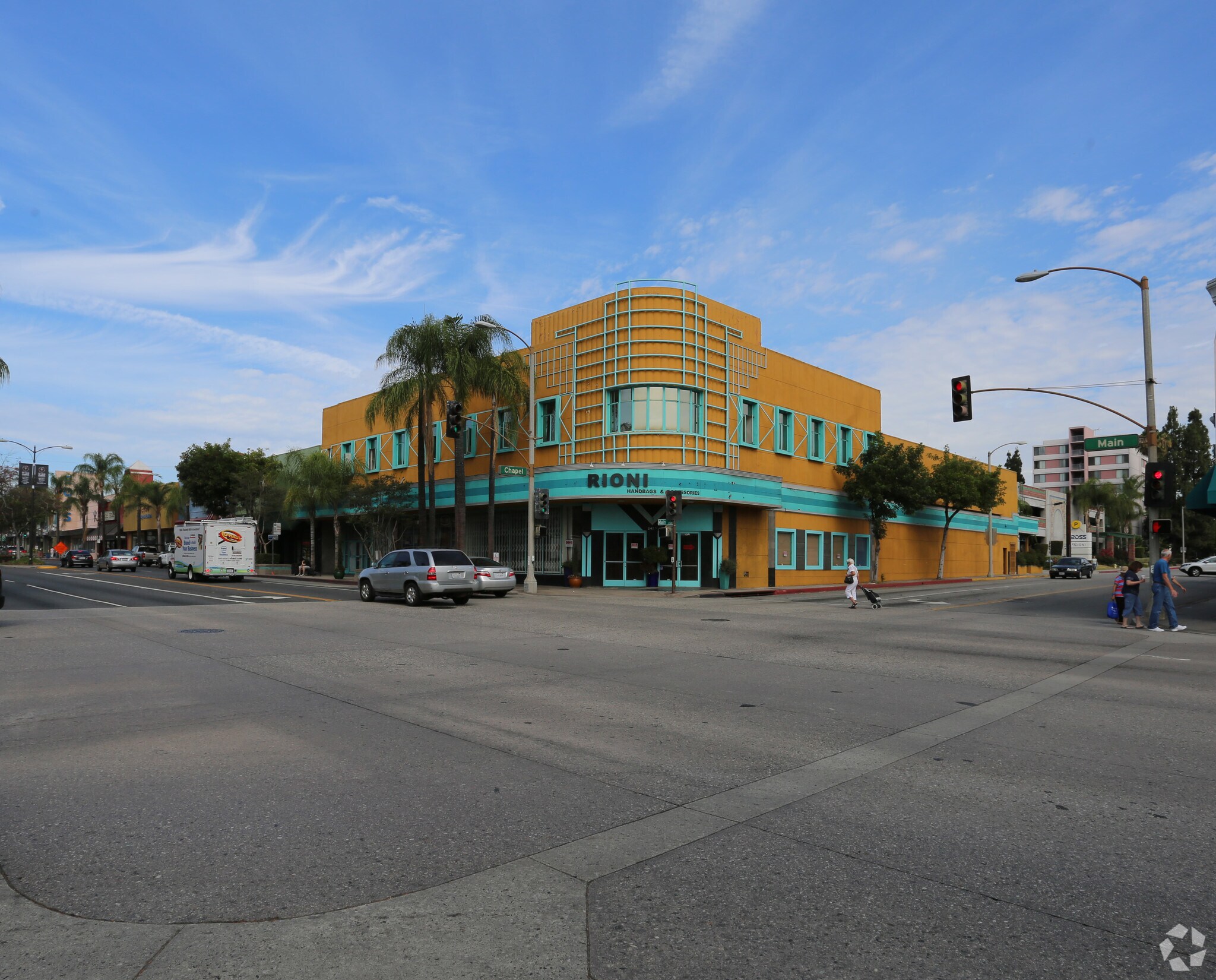 247 E Main St, Alhambra, CA à louer Photo principale– Image 1 sur 8