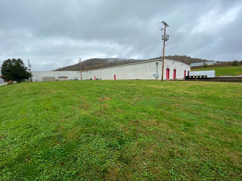 708 Fairground Rd, Lucasville, OH à vendre - Photo de l’immeuble – Image 3 sur 36