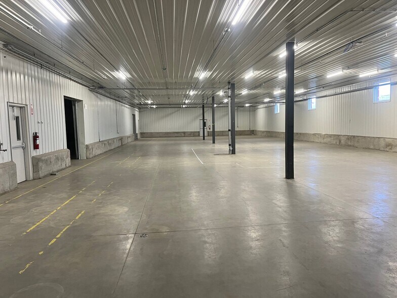 1037 Boul Industriel, Granby, QC à louer - Photo de l’immeuble – Image 2 sur 4