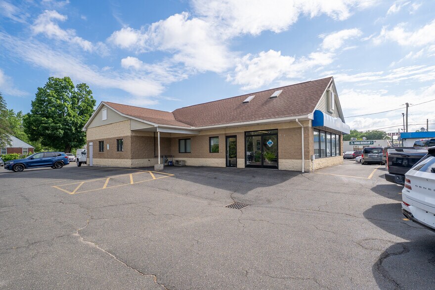 880 Boston Rd, Springfield, MA à vendre - Photo de l’immeuble – Image 1 sur 11