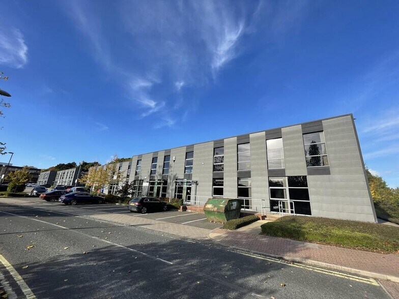 Cranmore Dr, Solihull à louer - Photo de l’immeuble – Image 3 sur 24