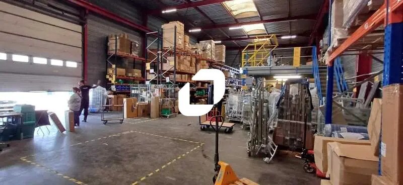 Bureau dans Mantes-la-Ville à louer - Photo de l’immeuble – Image 2 sur 7