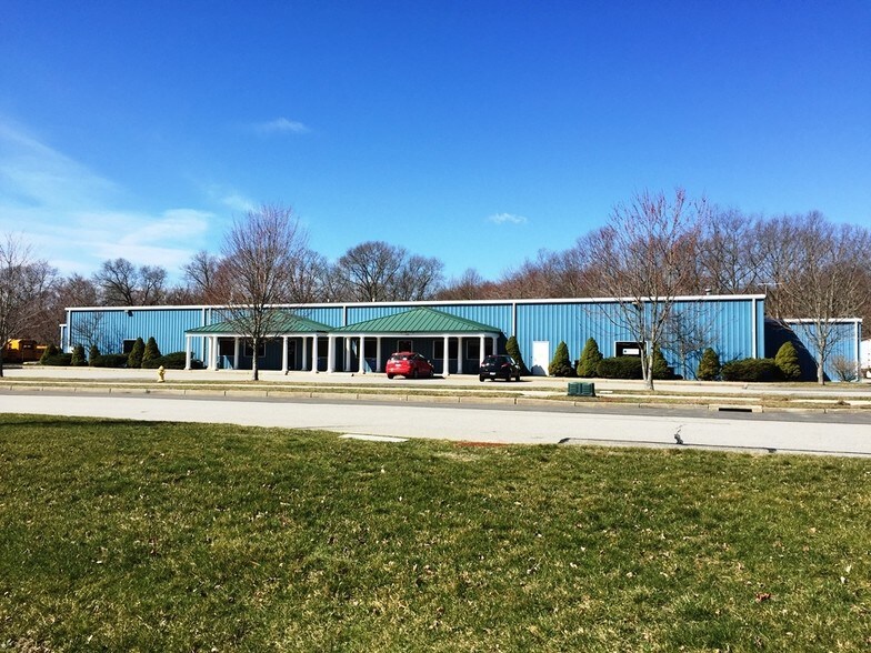 115 Leonard Dr, Groton, CT à louer - Photo de l’immeuble – Image 3 sur 21