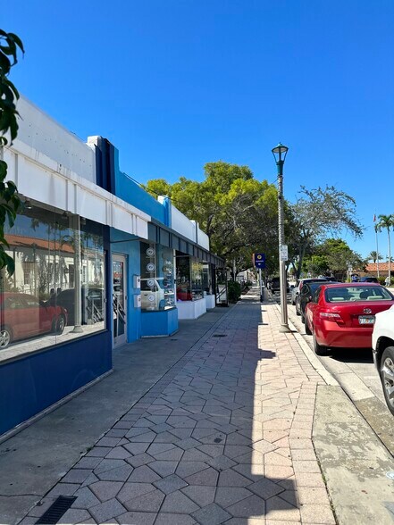 705 Lucerne Ave, Lake Worth, FL à louer - Photo de l’immeuble – Image 3 sur 11