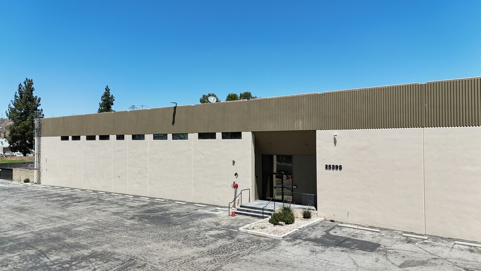 25371-25395 Rye Canyon Rd, Valencia, CA à louer - Photo de l’immeuble – Image 3 sur 15