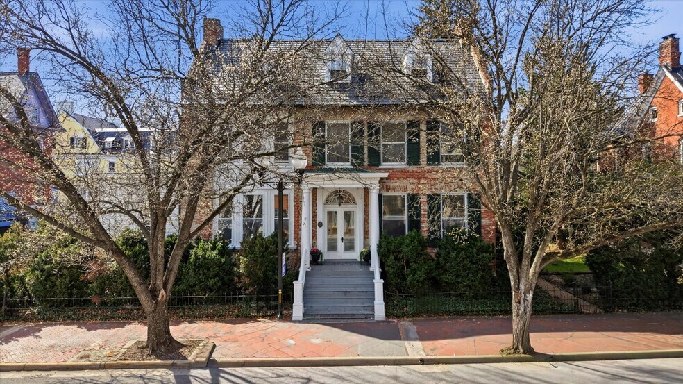 217 W Boscawen St, Winchester, VA à vendre - Photo principale – Image 1 sur 25