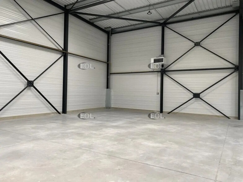 Local d'activités dans Marignane à vendre - Photo intérieure – Image 2 sur 9