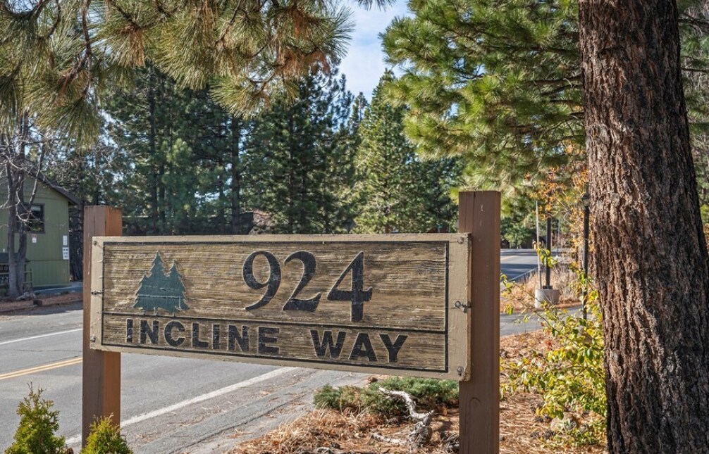 924 incline Way, Incline Village, NV à louer Photo principale– Image 1 sur 11