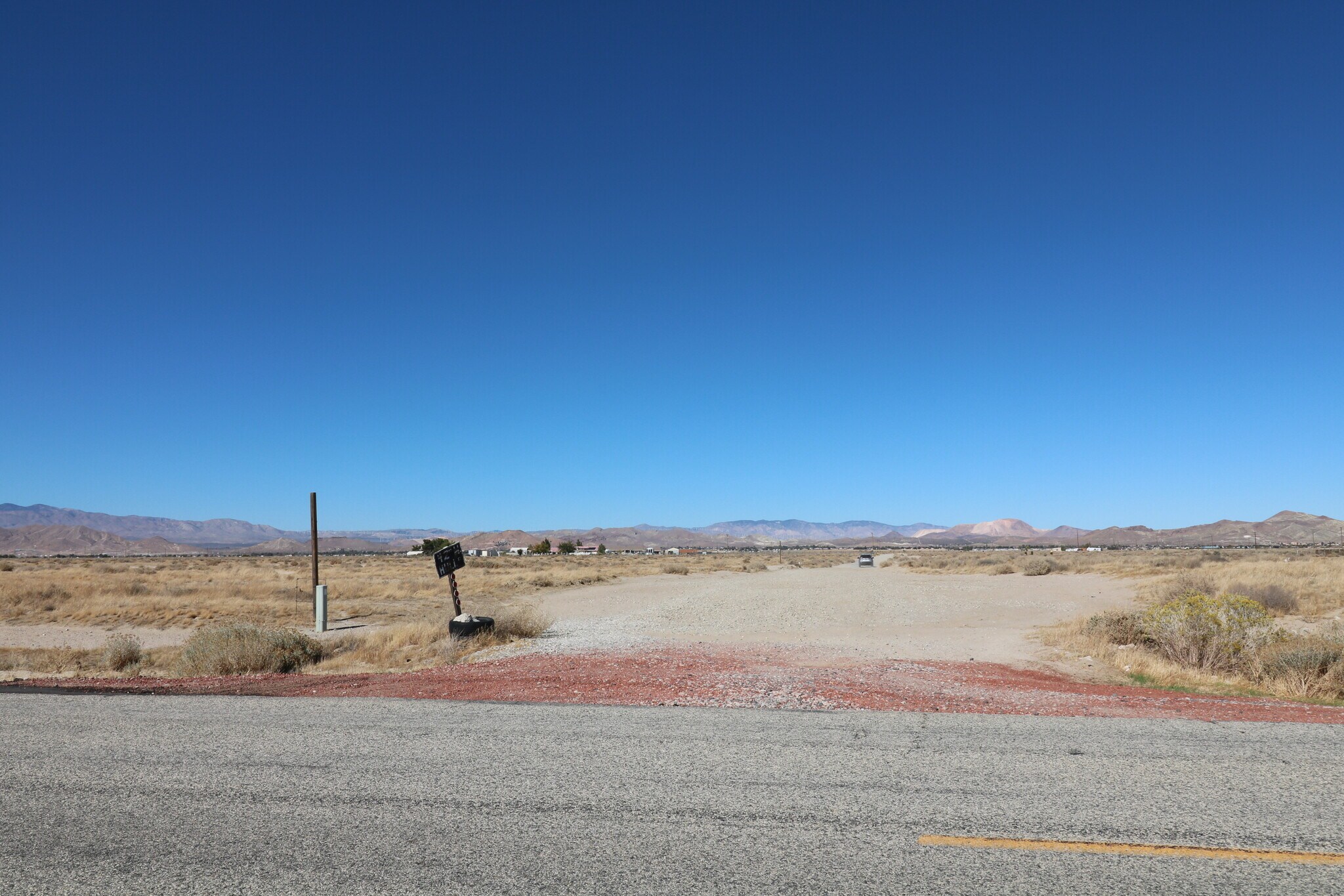 Birch Avenue (Schindler Court), Rosamond, CA à vendre Photo de l’immeuble– Image 1 sur 9