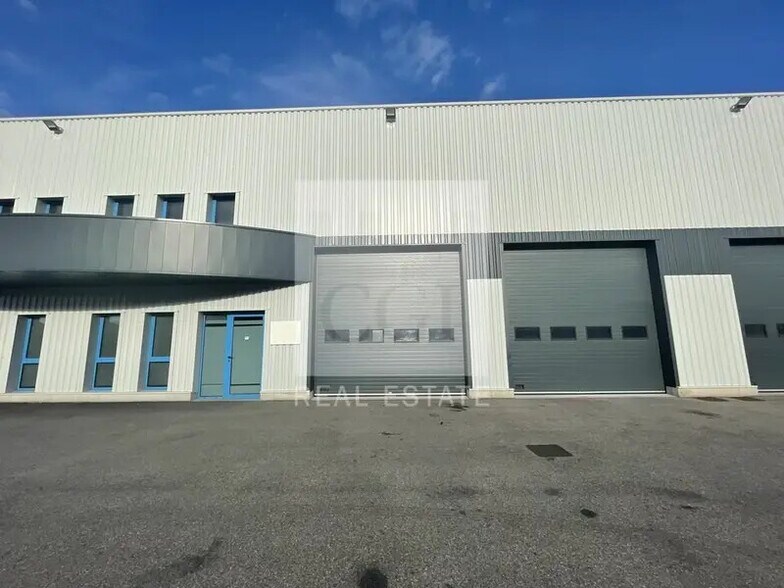 Local d’activités dans Voreppe à louer - Photo de l’immeuble – Image 3 sur 4