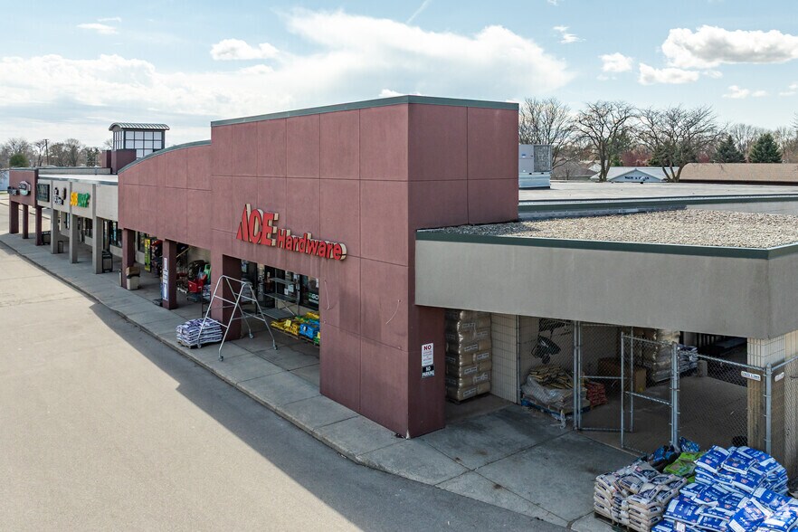 205-245 S Century Ave, Waunakee, WI à louer - Photo principale – Image 1 sur 12