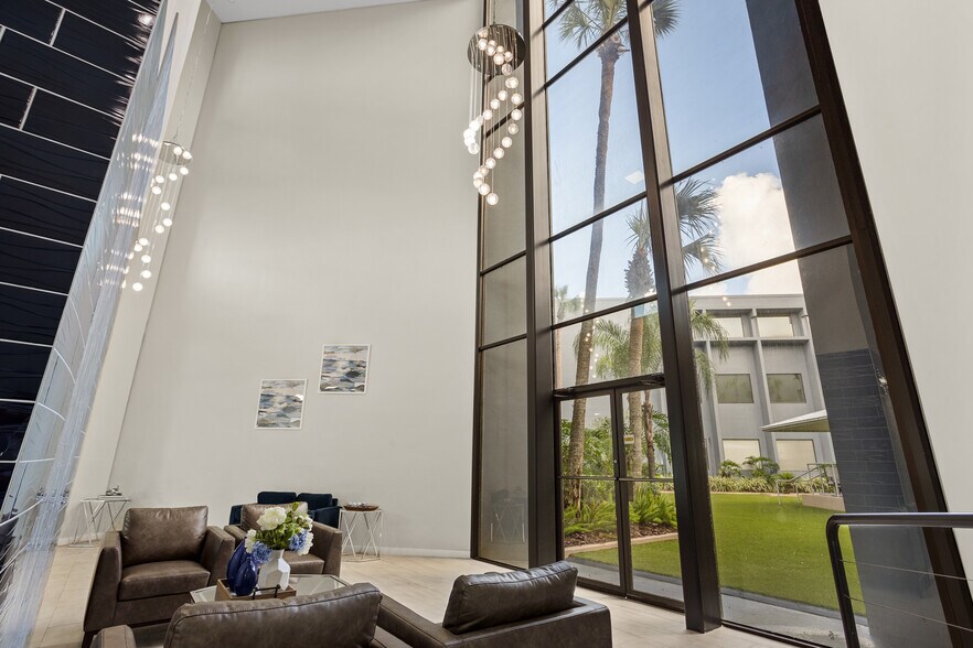 7825 Baymeadows Way, Jacksonville, FL à louer - Photo de l’immeuble – Image 2 sur 5