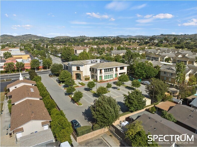 145 Park Ln, Moorpark, CA à louer - Photo de l’immeuble – Image 3 sur 9