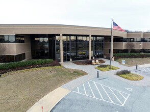 2401 Pleasant Valley Rd, York, PA à louer Photo de l’immeuble– Image 2 sur 13