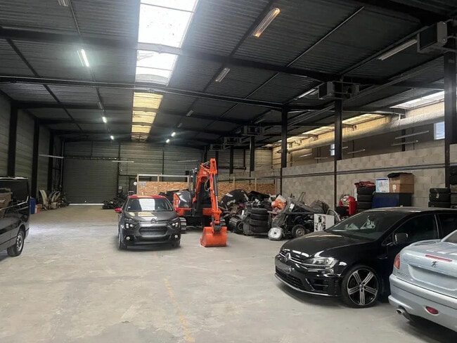 Plus de détails pour Local d’activités à vendre