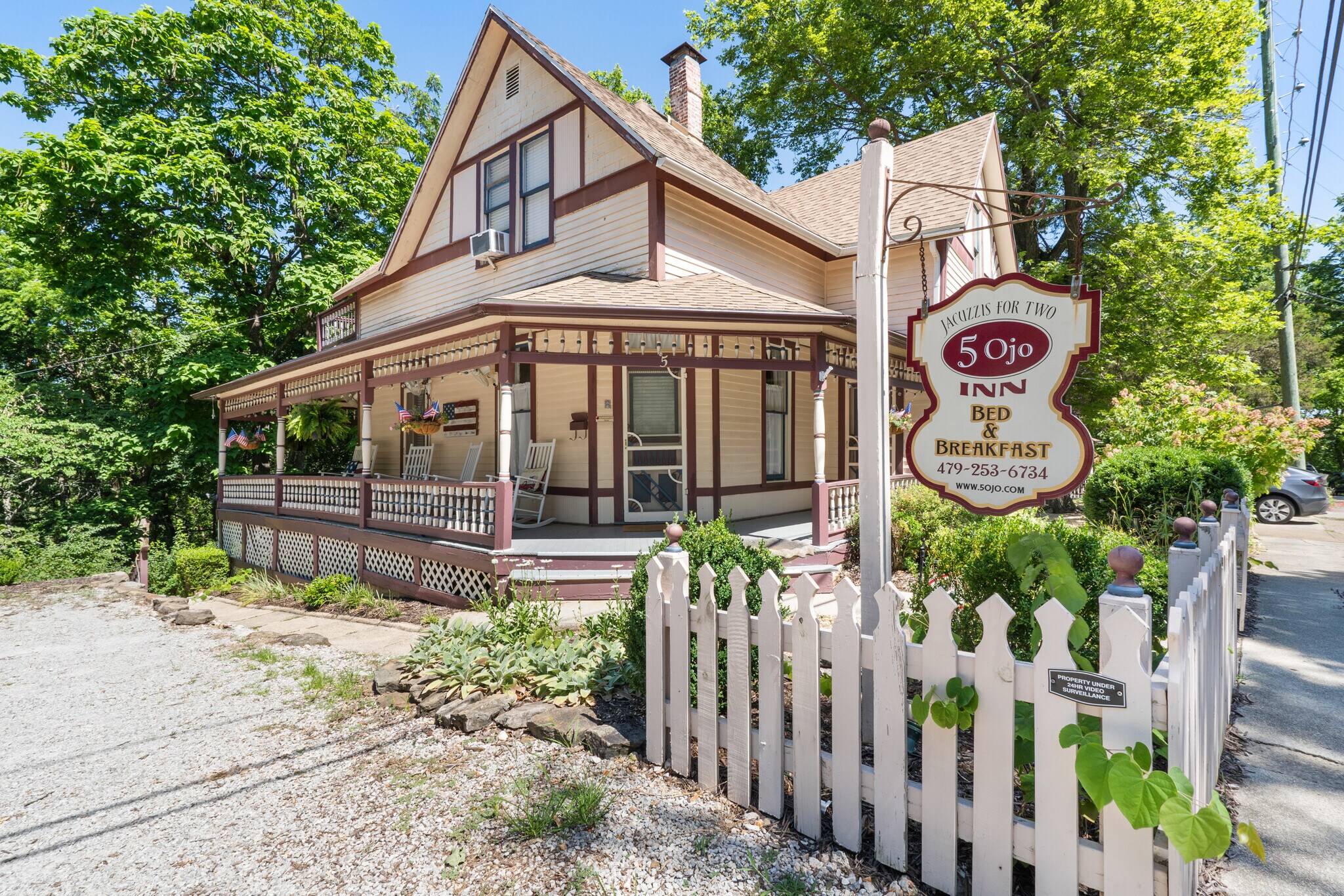 5 Ojo St, Eureka Springs, AR à vendre Photo principale– Image 1 sur 45