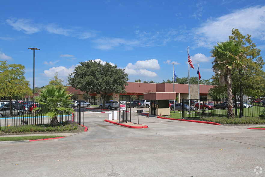 12055 Kurland Dr, Houston, TX à louer - Photo de l’immeuble – Image 3 sur 10