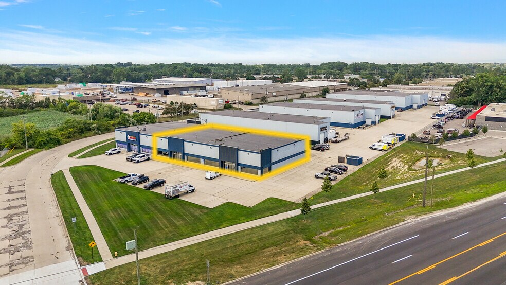 46250 Erb Dr, Macomb Township, MI à louer - Photo de l’immeuble – Image 3 sur 7