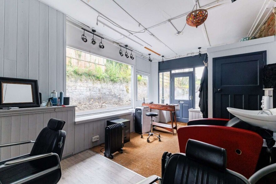 396 Pound St, Petworth à vendre - Photo de l’immeuble – Image 2 sur 11