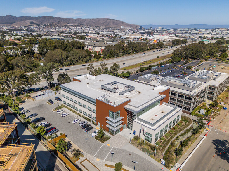 1250 Grundy Ln, San Bruno, CA à louer - Photo de l’immeuble – Image 3 sur 10