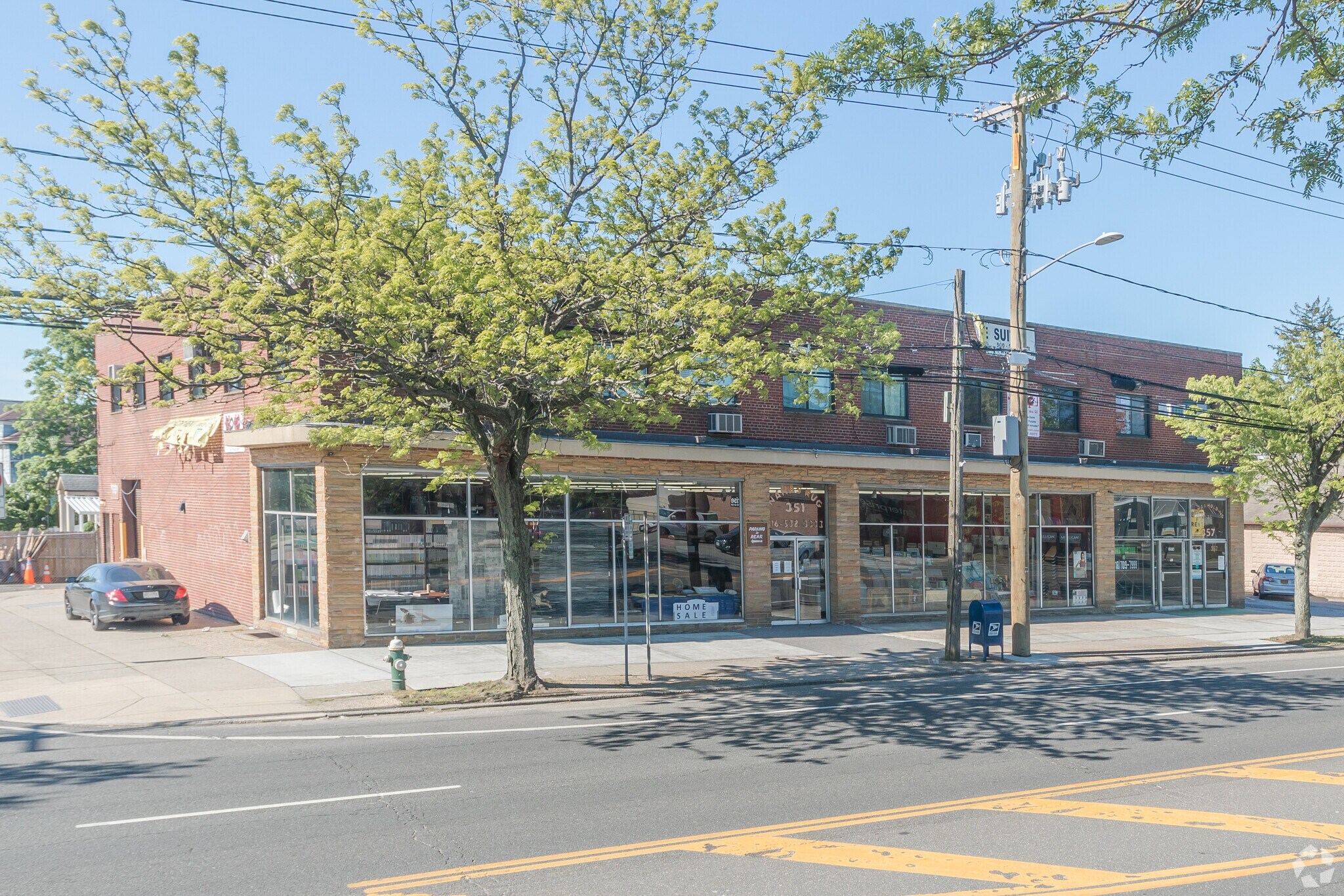 351-357 Hempstead Tpke, West Hempstead, NY à louer Photo principale– Image 1 sur 13