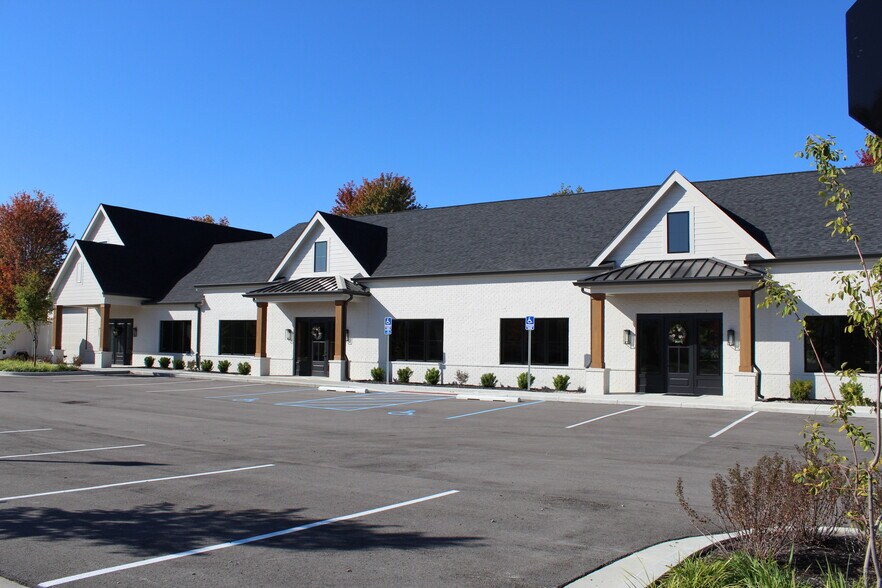 4611 Lisborn Dr, Carmel, IN à vendre - Photo de l’immeuble – Image 2 sur 3