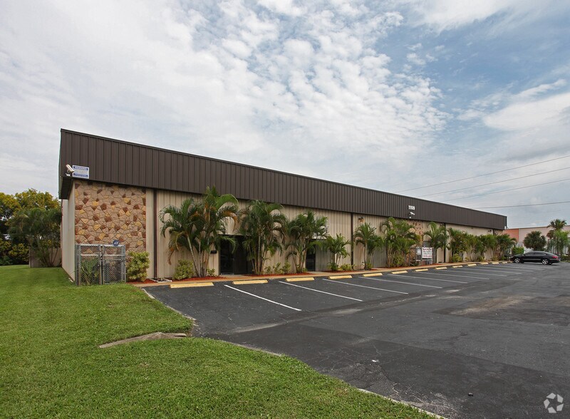 1109 25th St, West Palm Beach, FL à louer - Photo de l’immeuble – Image 3 sur 16