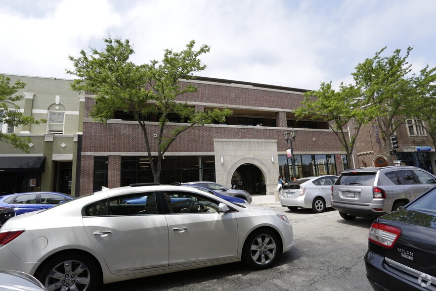 132-134 N York St, Elmhurst, IL à louer - Photo de l’immeuble – Image 3 sur 4