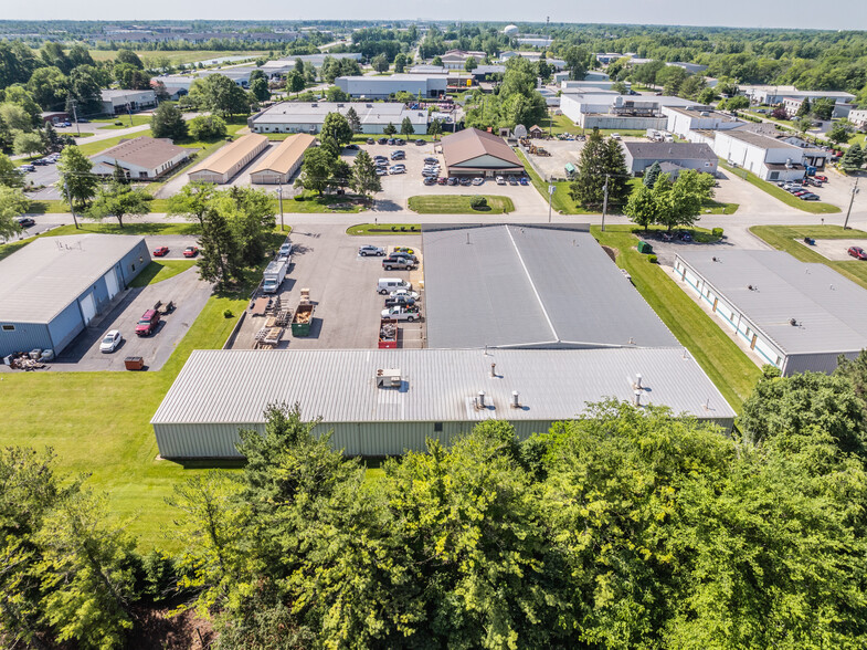 15535 Stony Creek Way, Noblesville, IN à louer - Photo de l’immeuble – Image 3 sur 8
