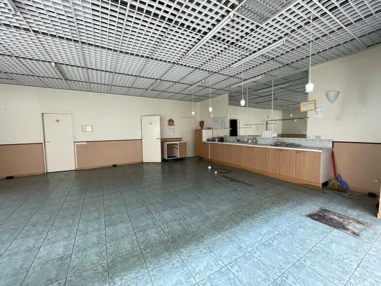 Local commercial dans Méru à louer - Photo de l’immeuble – Image 1 sur 4