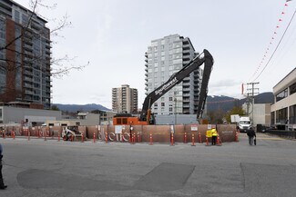 Plus de détails pour 128 15th St W, North Vancouver, BC - Logement à vendre